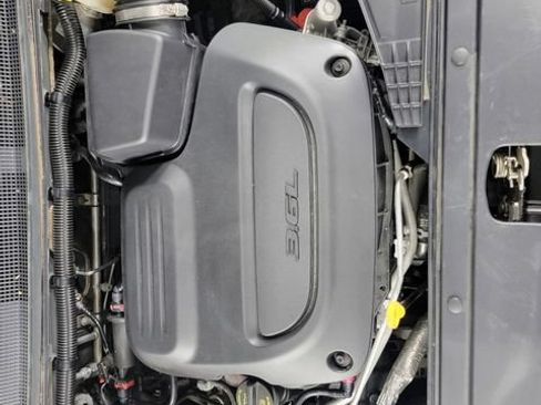 Used 2022 Chrysler Pacifica Touring-L FWD image 36