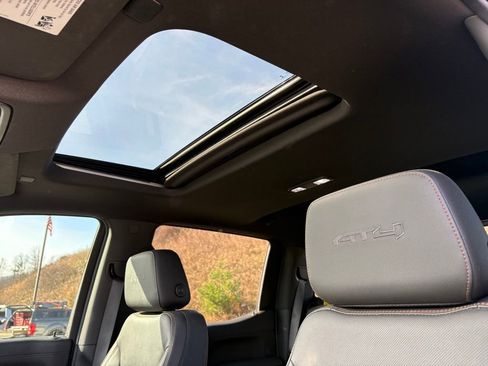 Used 2020 GMC Sierra 1500 AT4 w/ AT4 Premium Package image 9