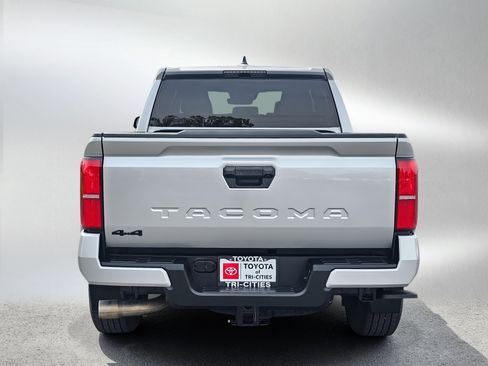 Used 2024 Toyota Tacoma TRD Sport AWD/4WD image 4