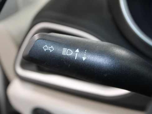 Used 2024 Chrysler Pacifica Touring-L FWD image 24