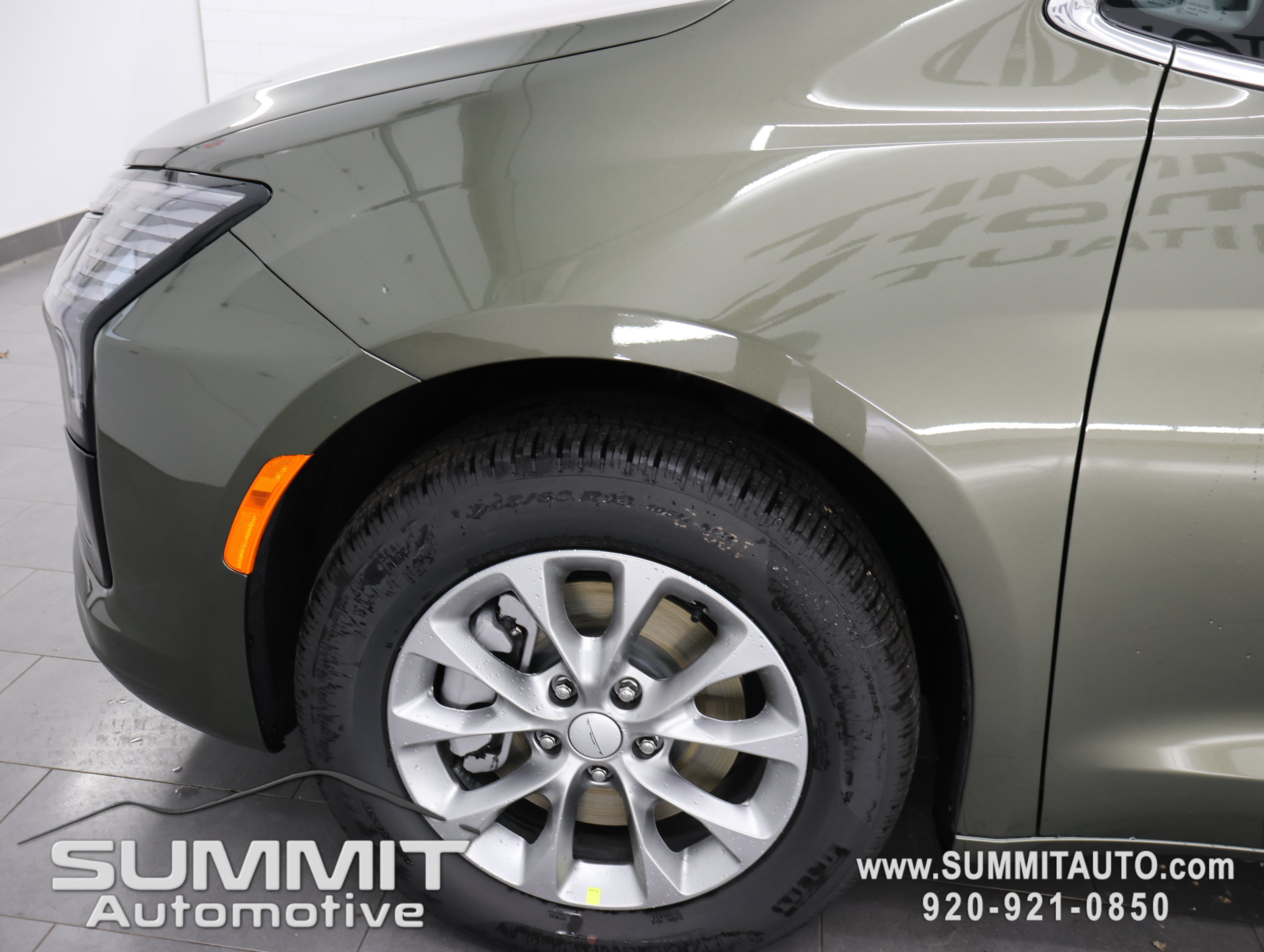 New 2027 Chrysler Pacifica Select AWD/4WD image 35