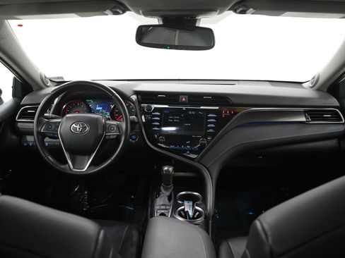 Used 2020 Toyota Camry XSE FWD image 13