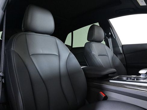 Used 2025 Audi Q8 Premium w/ Convenience Package AWD/4WD image 16
