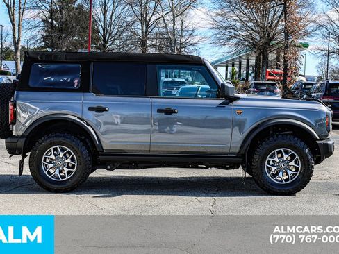 Used 2025 Ford Bronco Badlands image 9