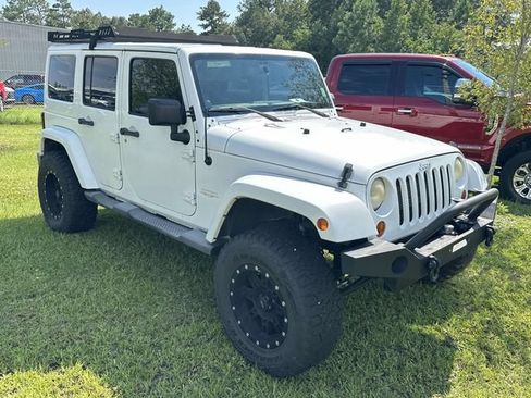 Used 2013 Jeep Wrangler Unlimited Sahara w/ Connectivity Group AWD/4WD image 13