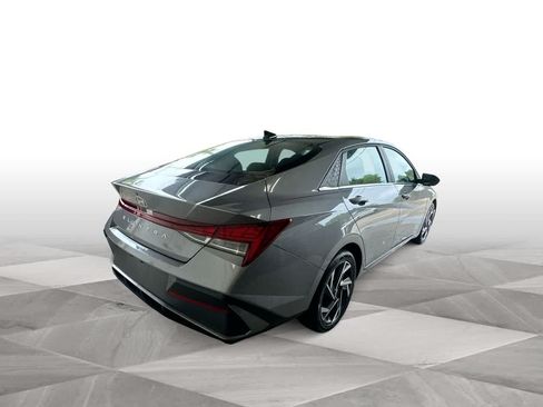 Used 2025 Hyundai Elantra SEL FWD image 8