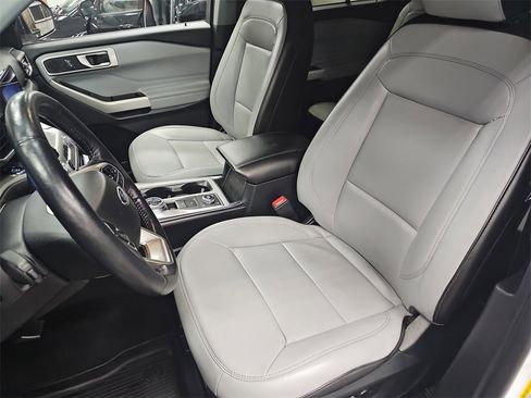 Used 2021 Ford Explorer XLT w/ Equipment Group 202A image 15