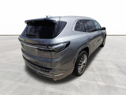 Used 2025 Buick Enclave Avenir AWD/4WD image 4