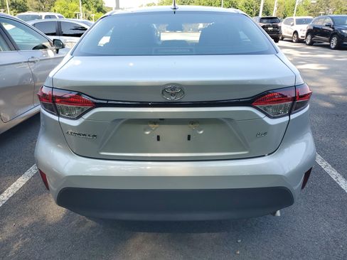 Used 2025 Toyota Corolla LE FWD image 9