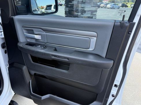 Used 2022 RAM 1500 Classic SLT RWD image 13