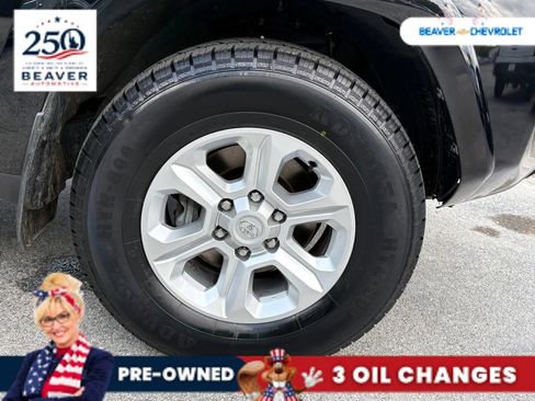 Used 2022 Toyota 4Runner SR5 RWD image 10