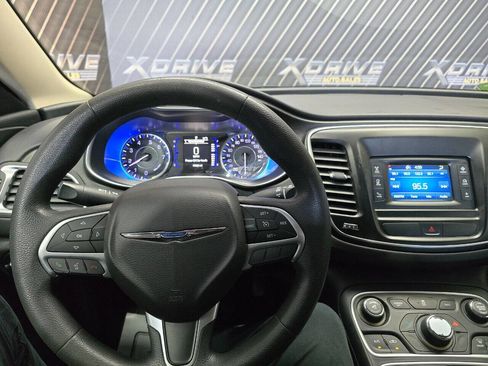 Used 2016 Chrysler 200 Limited image 19