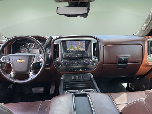 Used 2015 Chevrolet Silverado 1500 High Country w/ High Country Premium Package AWD/4WD image 9