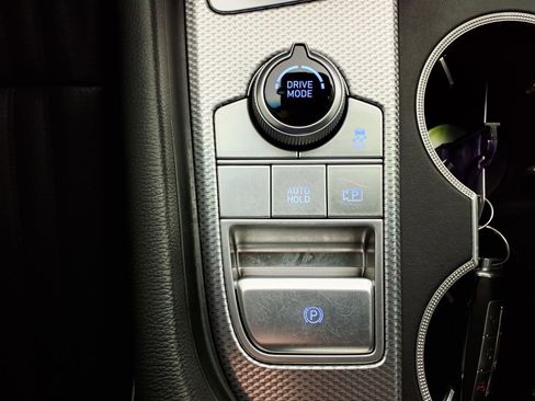 Certified 2022 Genesis G70 3.3T RWD image 22