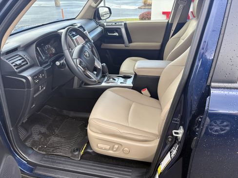 Used 2022 Toyota 4Runner SR5 Premium image 3