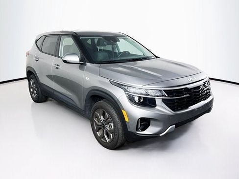 Certified 2025 Kia Seltos LX AWD/4WD image 3