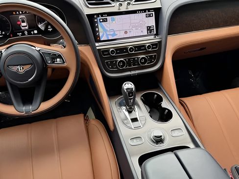 Used 2023 Bentley Bentayga AWD/4WD image 28