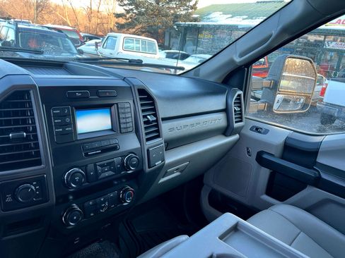 Used 2019 Ford F250 XL w/ Power Equipment Group image 10