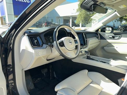 Used 2021 Volvo XC60 T5 Inscription w/ Protection Package Premier image 11