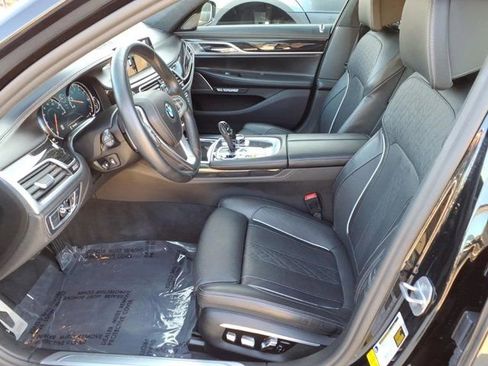 Used 2017 BMW 750i RWD image 13