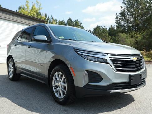 Used 2024 Chevrolet Equinox LT image 3