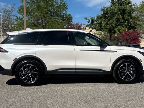 New 2026 Lincoln Nautilus Premier AWD/4WD image 4