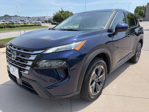Used 2025 Nissan Rogue SV FWD image 4