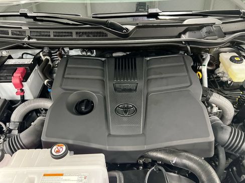 Used 2026 Toyota Tundra Limited AWD/4WD image 25
