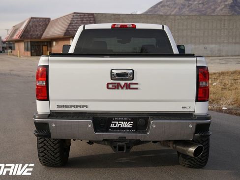 Used 2015 GMC Sierra 2500 SLT w/ Duramax Plus Package AWD/4WD image 9