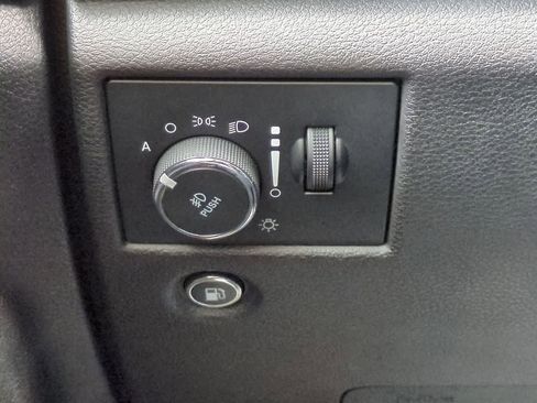 Used 2019 Jeep Grand Cherokee Laredo w/ Laredo X Package RWD image 18