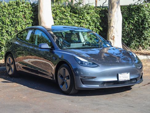 Used 2023 Tesla Model 3 Standard Range RWD image 3