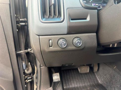 Used 2018 Chevrolet Colorado Z71 w/ Z71 Midnight Edition AWD/4WD image 10