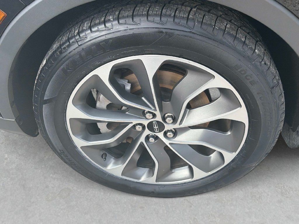 Used 2023 Lincoln Nautilus Reserve AWD/4WD image 12