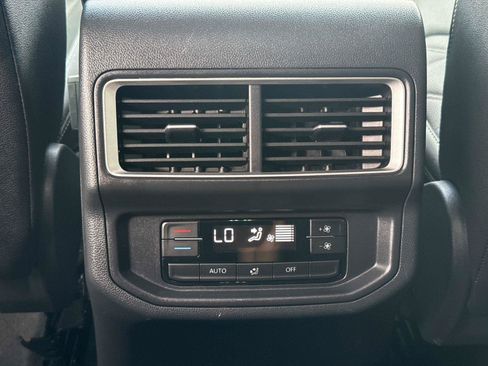 Used 2025 Volkswagen Atlas SE FWD image 19