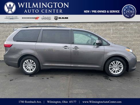 Used 2015 Toyota Sienna XLE w/ XLE Navigation Package image 1