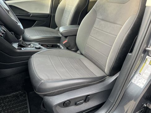 Used 2022 Volkswagen Taos SE w/ IQ.Drive SE Package image 11