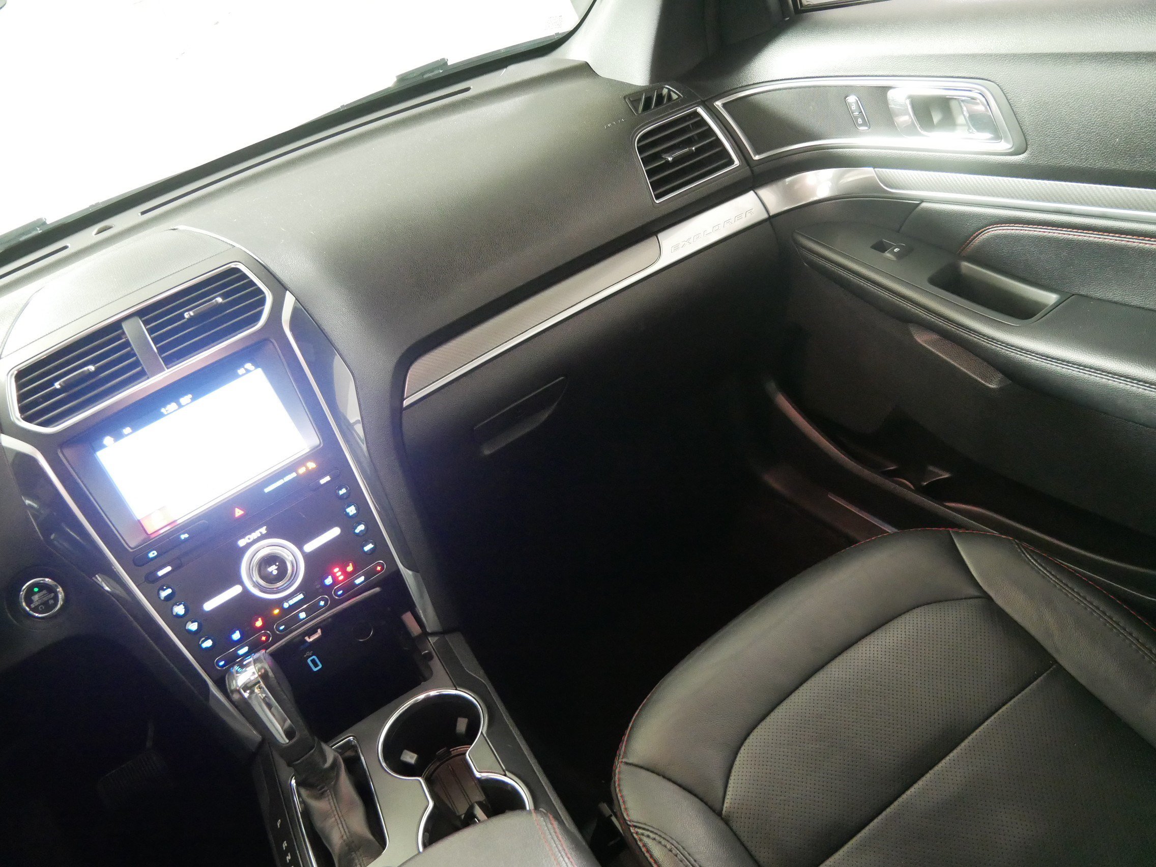 Used 2019 Ford Explorer Sport w/ Equipment Group 401A AWD/4WD image 11