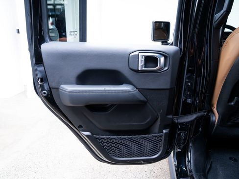 Used 2023 Jeep Gladiator Rubicon w/ Safety Group AWD/4WD image 16
