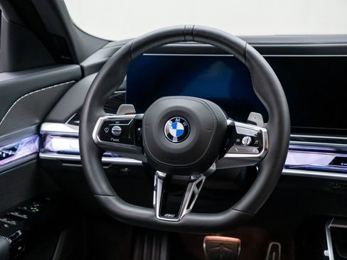 Certified 2025 BMW 740i xDrive w/ Premium Package AWD/4WD image 11