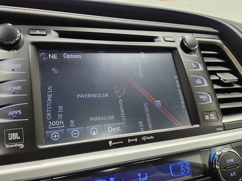 Used 2018 Toyota Highlander Limited Platinum image 4