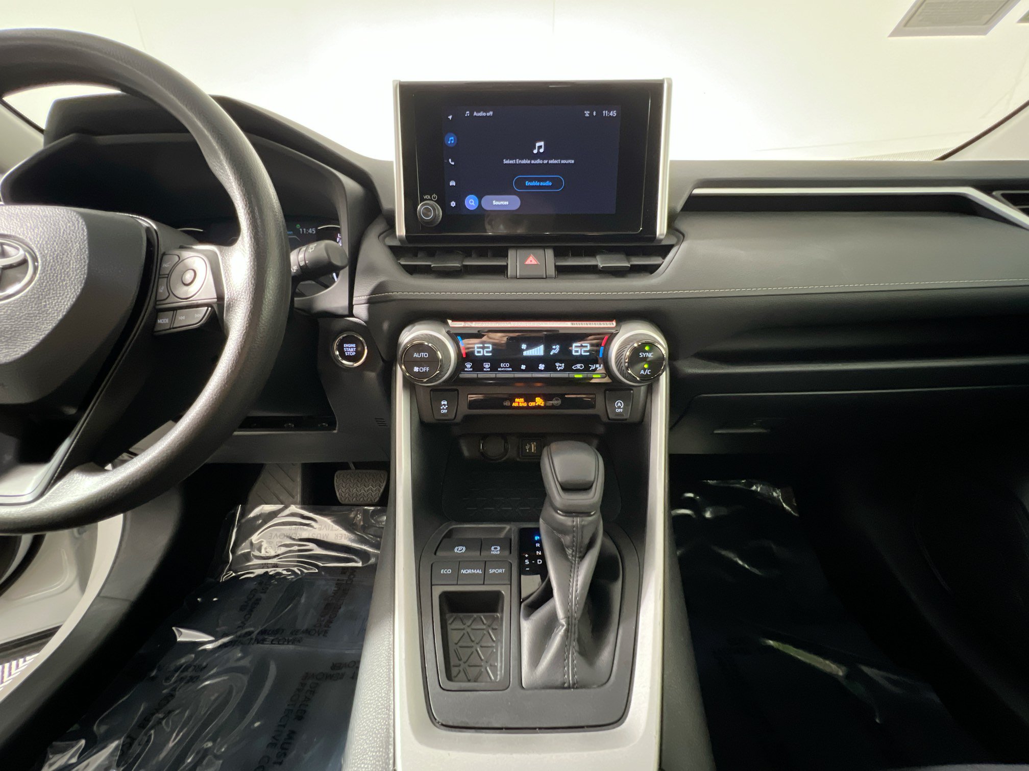 Used 2025 Toyota RAV4 XLE FWD image 25