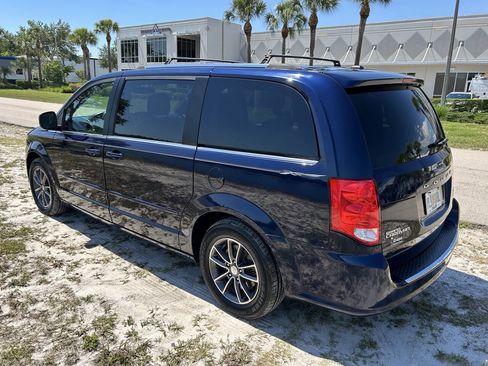 Used 2017 Dodge Grand Caravan SXT FWD image 10