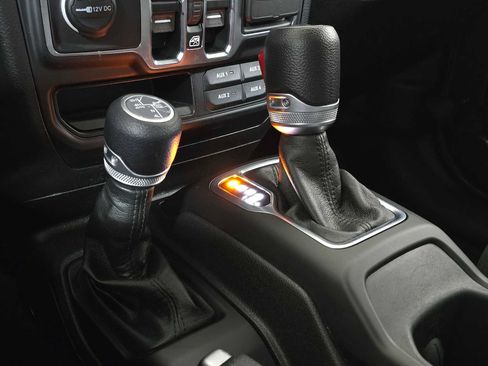 Used 2023 Jeep Wrangler Unlimited w/ Cold Weather Group AWD/4WD image 35