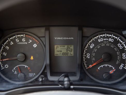 Used 2017 Toyota Tacoma SR w/ Tow Package AWD/4WD image 17