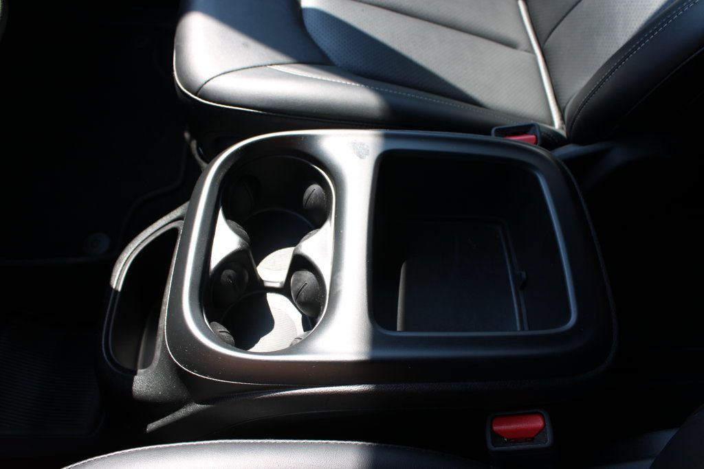 Used 2025 Chrysler Pacifica Select FWD image 41