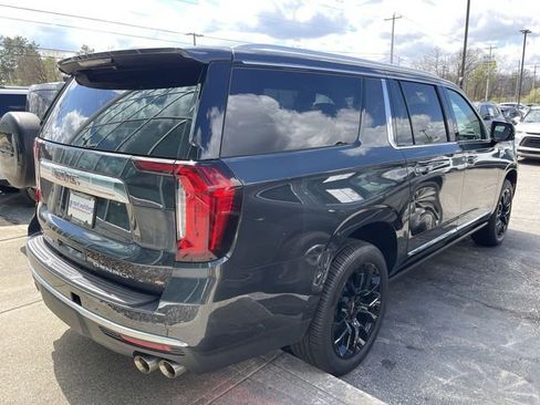 Used 2022 GMC Yukon XL Denali w/ Advanced Technology Package image 12