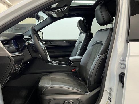 New 2025 Jeep Grand Cherokee L Altitude image 15