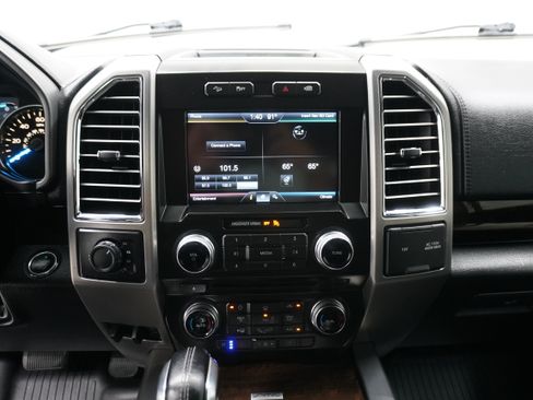 Used 2015 Ford F150 Platinum w/ Equipment Group 701A Luxury AWD/4WD image 22