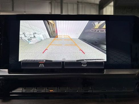 Used 2023 GMC Sierra 1500 SLT w/ SLT Premium Package image 11