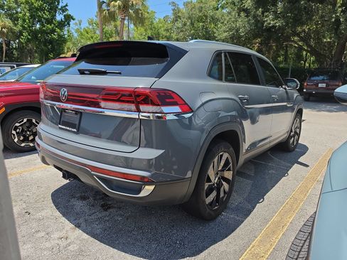 Used 2024 Volkswagen Atlas Cross Sport SE FWD image 3